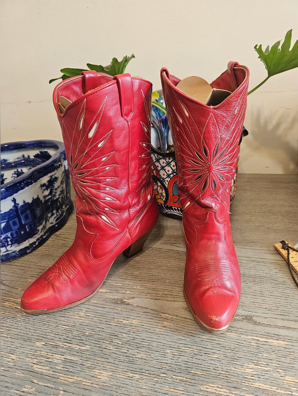 Vintage Leather Cowgirl Boots Dingo Size 8 M 70s Red Starburst Distressed